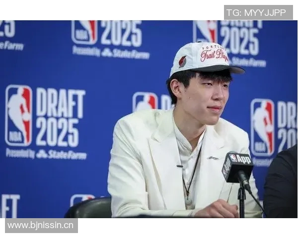 美媒称杨瀚森逐渐融入球队与夏普默契如开拓者的申京与阿门