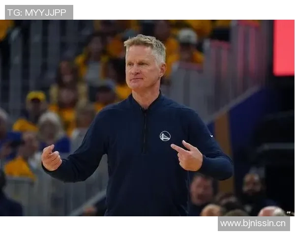 科尔与老将沟通休息时间调配强调合理安排以保护球员健康 科尔与老将沟通休息时间调配强调合理安排以保护球员健康