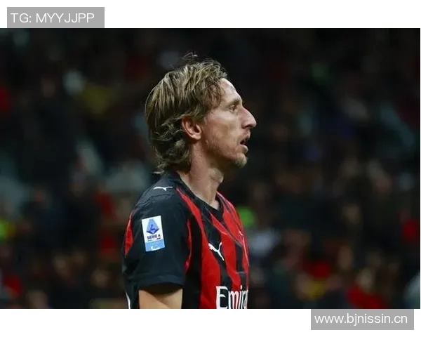 晚邮报揭秘莫德里奇在圣西罗的私人包厢招待亲友的奢华生活 晚邮报揭秘莫德里奇在圣西罗的私人包厢招待亲友的奢华生活