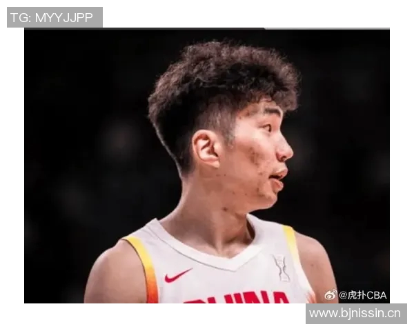 余嘉豪社媒热议杨瀚森NBA首扣篮瞬间引发球迷热烈讨论