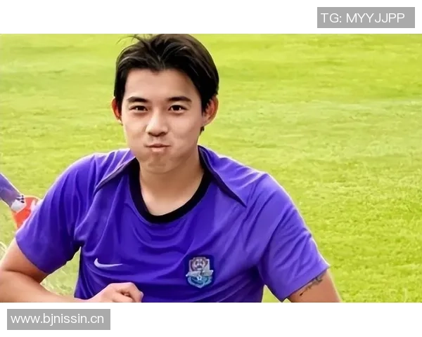 李明家族颜值爆表李嗣镕首秀进球姐姐赛后温馨祝贺