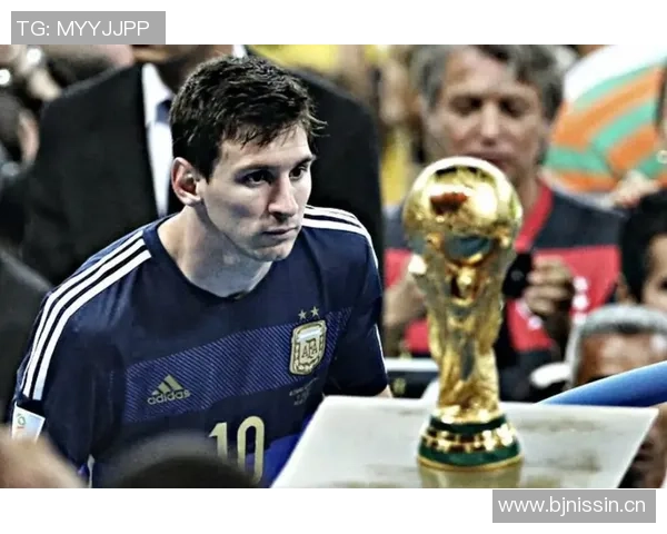 两位金球先生的传奇相遇2006年魔笛首秀梅西国家队首球回顾 两位金球先生的传奇相遇2006年魔笛首秀梅西国家队首球回顾
