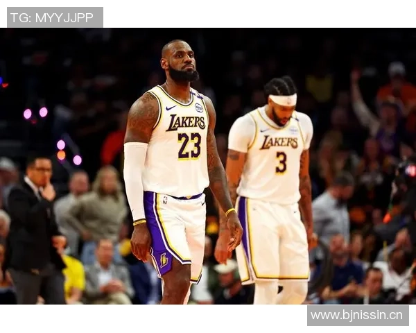 老詹与浓眉赛后同游游戏博主晒合影称赞詹姆斯为篮球之神 老詹与浓眉赛后同游游戏博主晒合影称赞詹姆斯为篮球之神