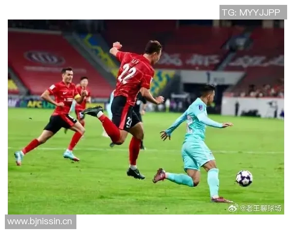 亚足联对蓉城处以3000美元罚款因球迷向蔚山球员投掷水瓶事件