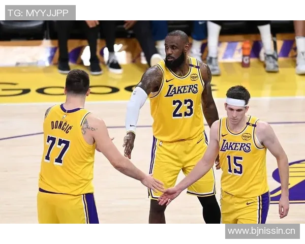 湖人本赛季投篮命中率高居联盟首位三分球表现却垫底令人担忧 湖人本赛季投篮命中率高居联盟首位三分球表现却垫底令人担忧