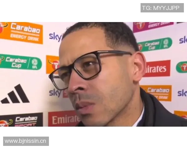 罗塞尼尔与球员亲密互动赢得年轻一代的喜爱与尊重