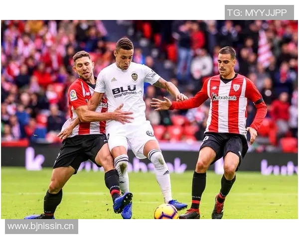 欧冠历史上对阵英格兰球队戴帽的传奇球员盘点大罗梅西维蒂尼亚同样在列 欧冠历史上对阵英格兰球队戴帽的传奇球员盘点大罗梅西维蒂尼亚同样在列